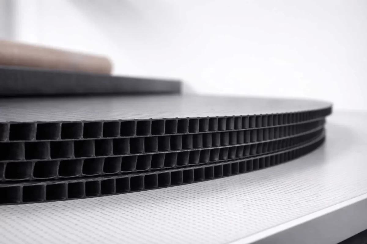 Kanalinio polikarbonato pjovimas